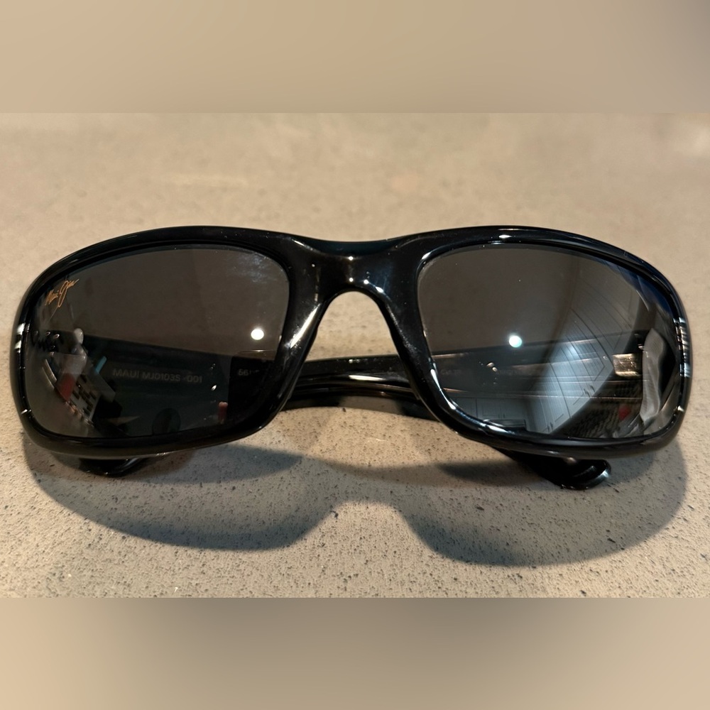 Maui Jim Black Stingray Sunglasses